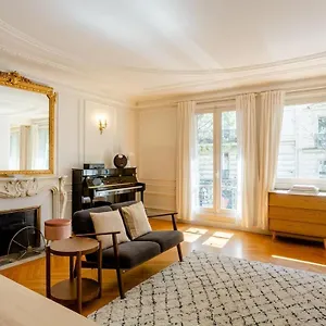 Bel Dans Le 9ème Parigi